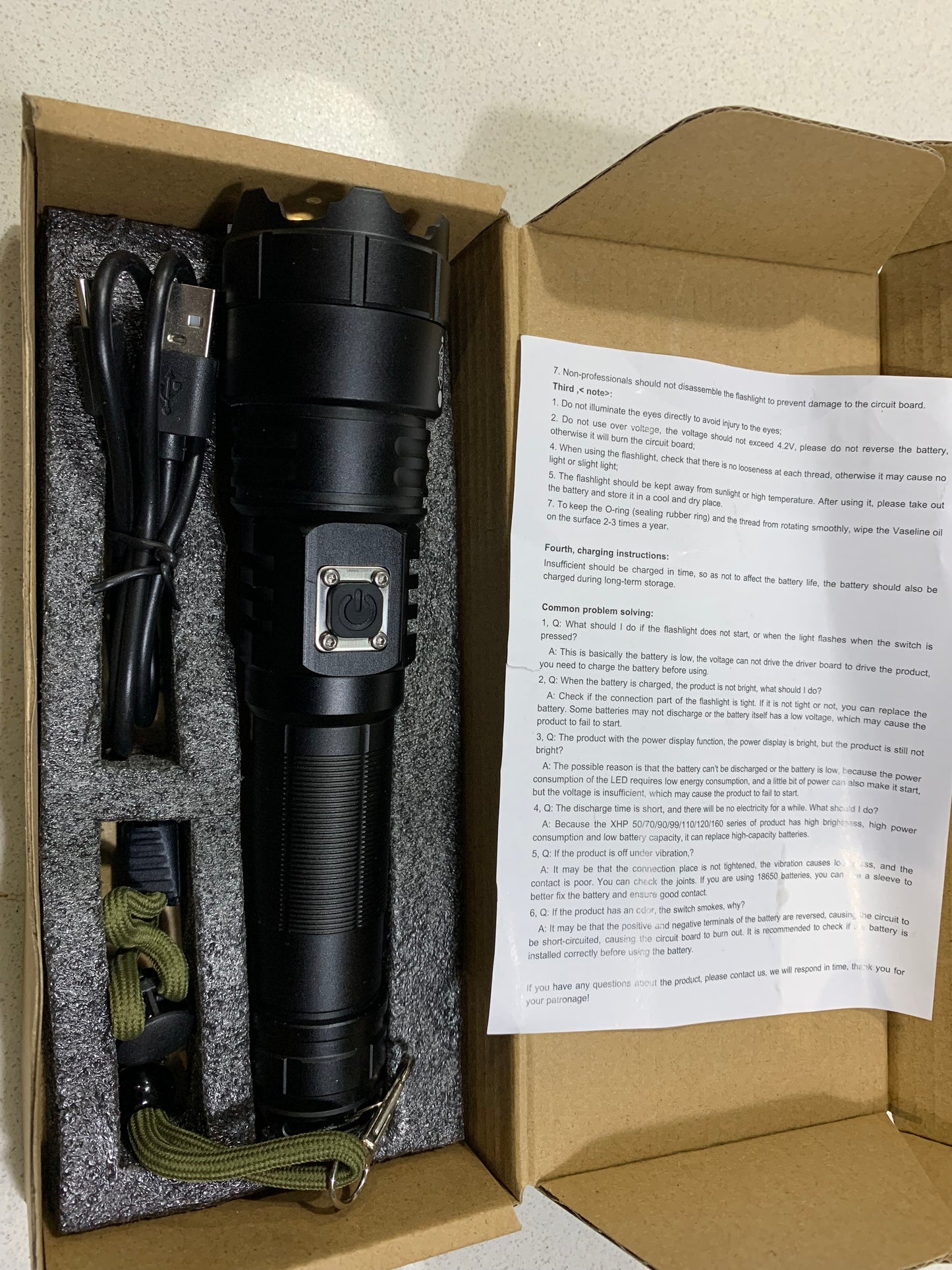 Rechargeable USB LED Zoomable Flashlight, 2000 lumens, using Li-ion 21700 Battery (Recommended Samsung T40)